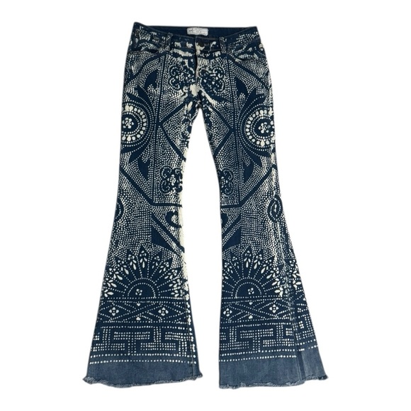 FREE PEOPLE Bohemian Blue and White Flare Pants Low‎ Mid Rise Size 26 Festival - Picture 5 of 7